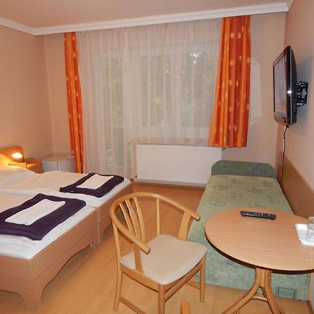 Hajdu Vendeghaz Hotel Hajduszoboszlo Room photo