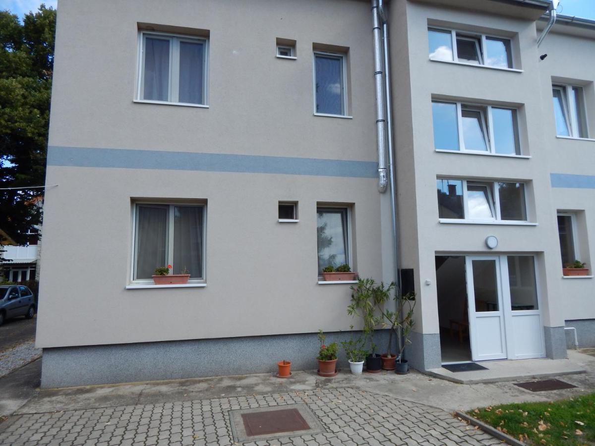 Hajdu Vendeghaz Hotel Hajduszoboszlo Exterior photo