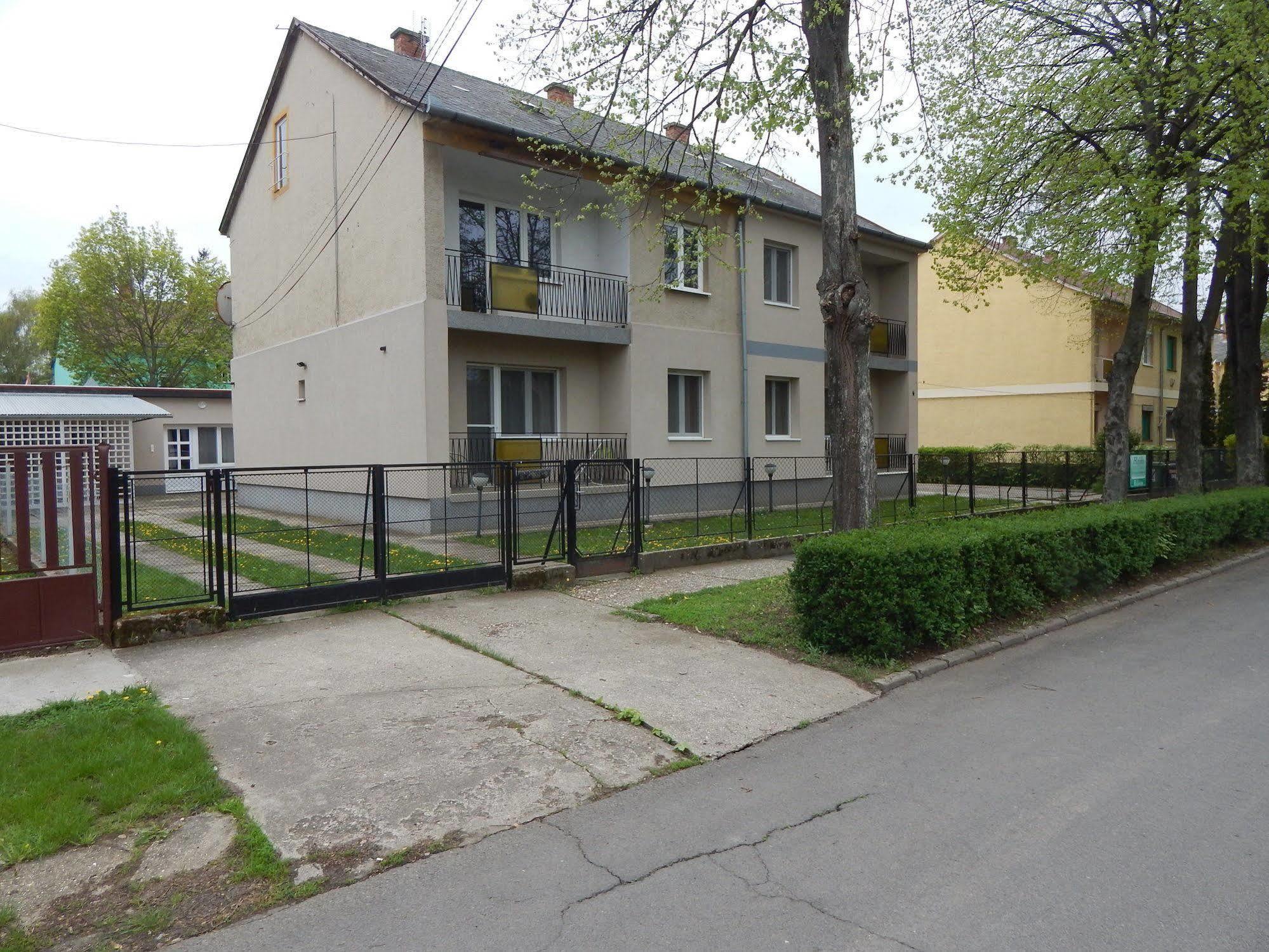 Hajdu Vendeghaz Hotel Hajduszoboszlo Exterior photo